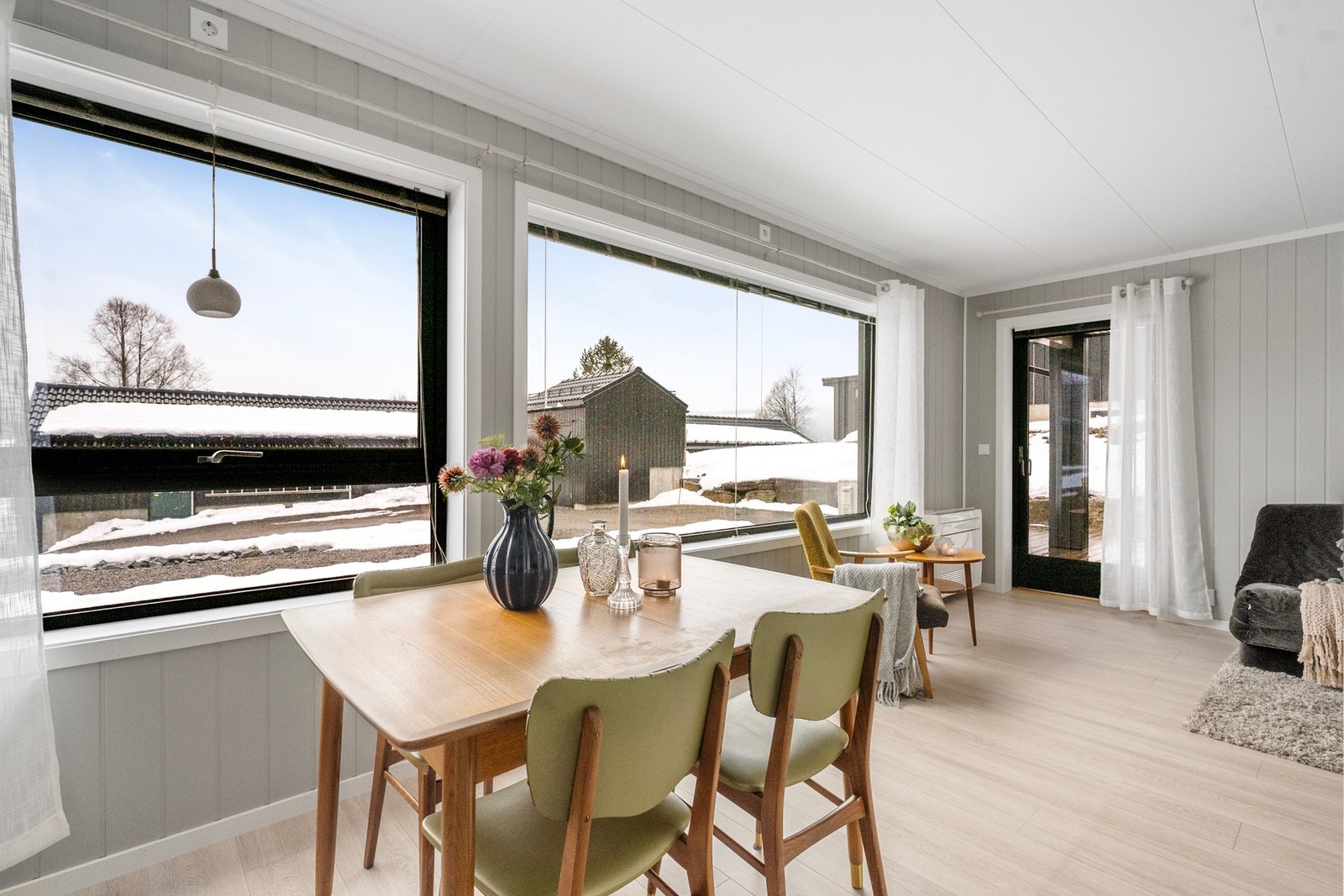 Adkomst til overbygd terrasse fra stua. Galleribilde