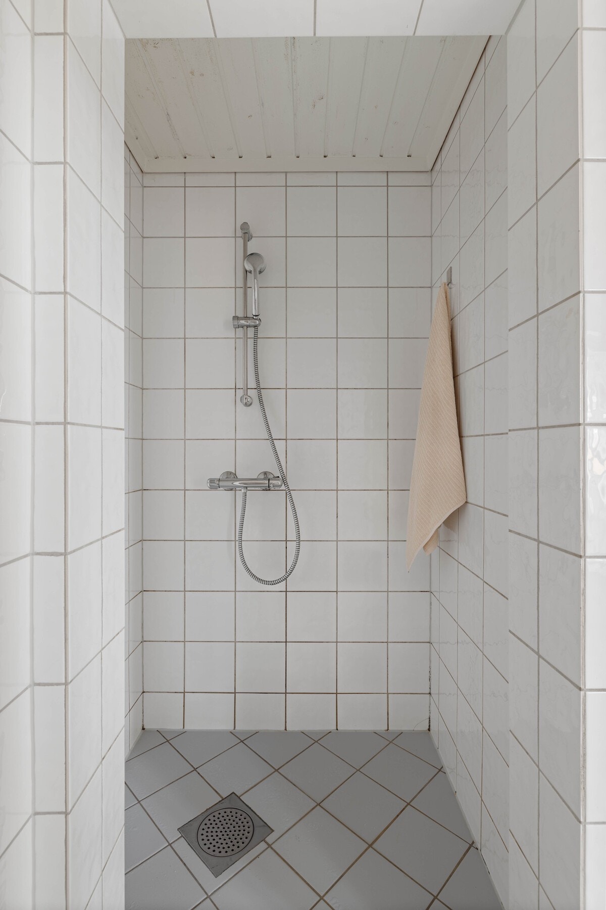 Stor dusjnisje på badet Galleribilde