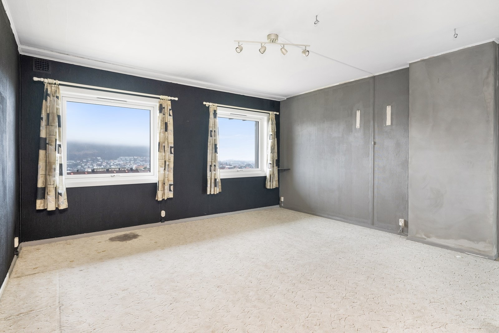 Stue/soverom i 2.etasje. Tidligere var det to soverom her. Galleribilde