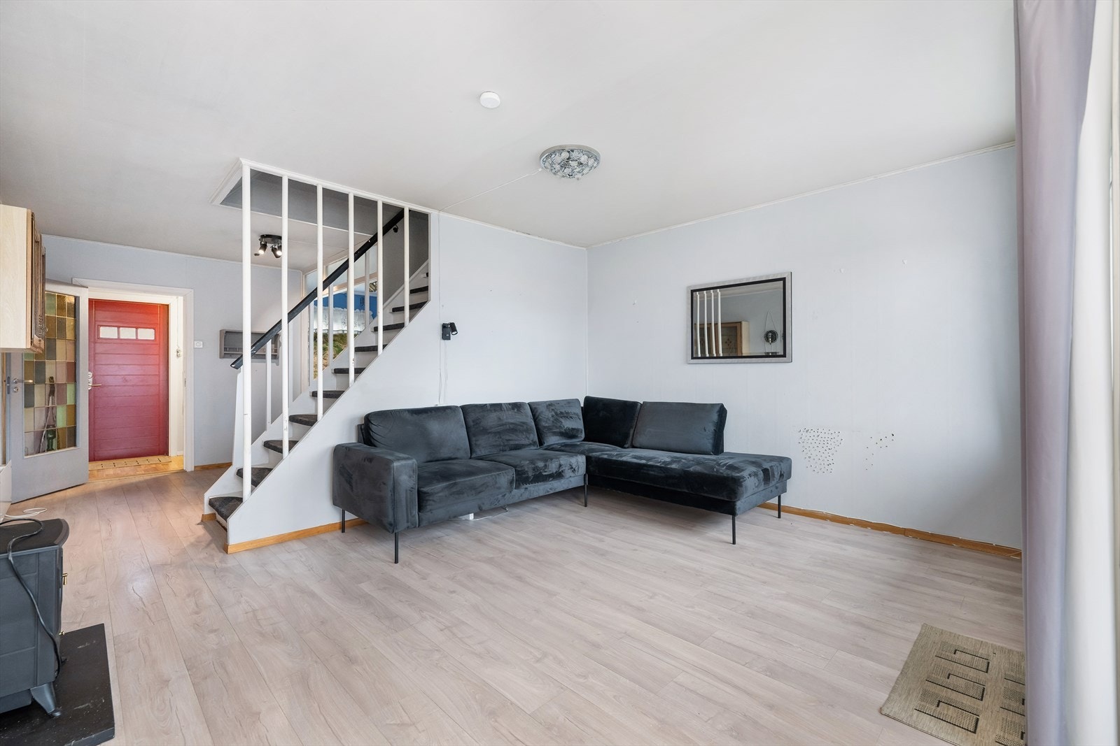 Stuen måler 26,7 m². Galleribilde