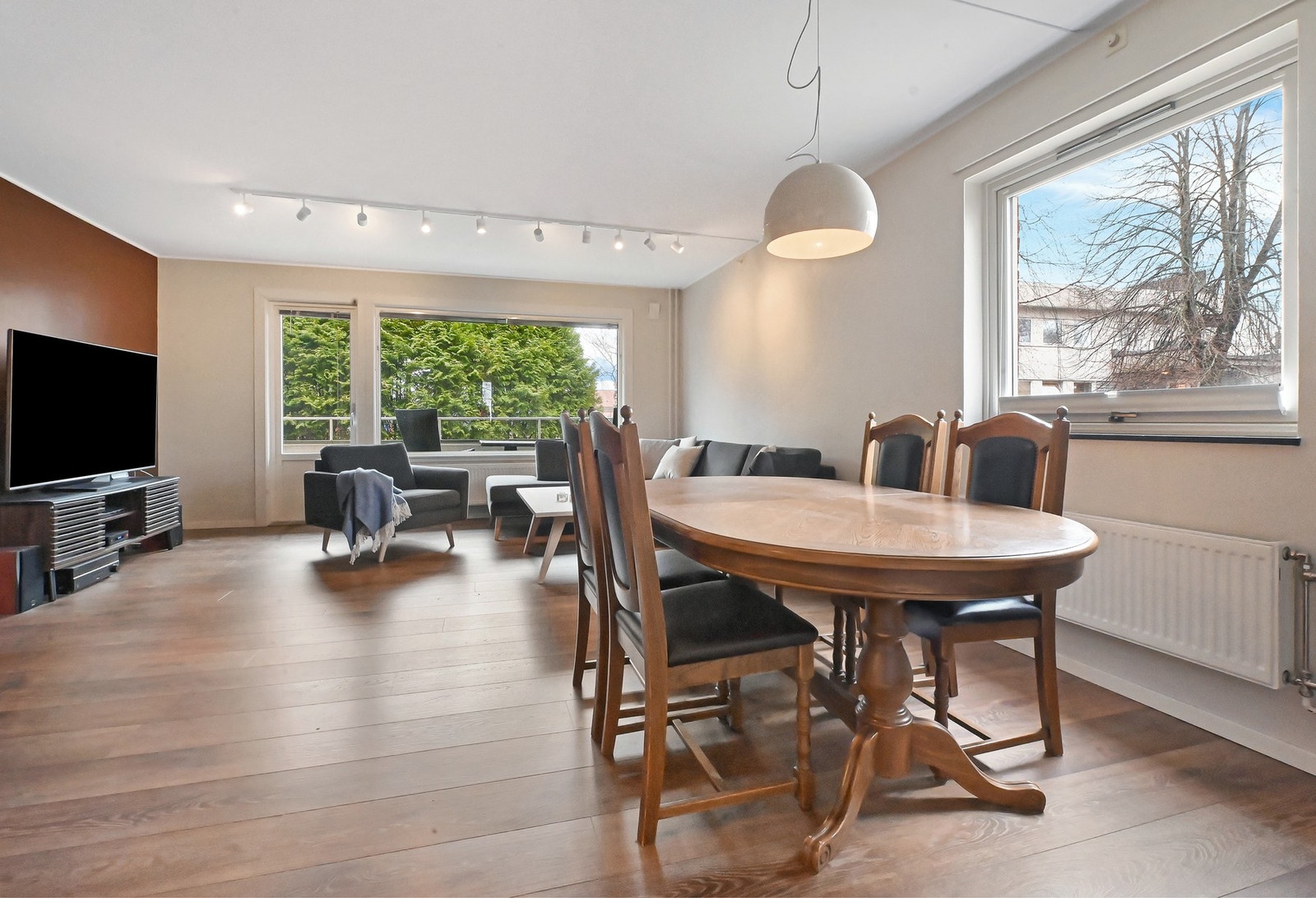 ....og spisestue Galleribilde