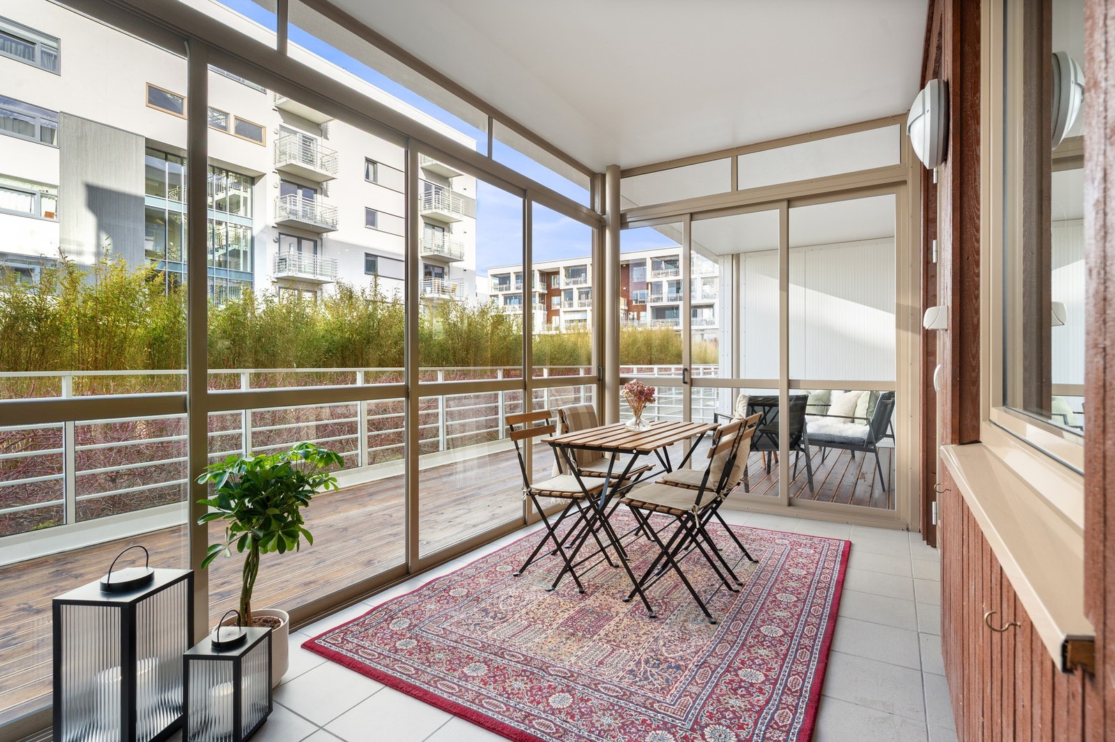 Fra stuen har du adkomst til en innglasset balkong på 9,1 kvm. Galleribilde