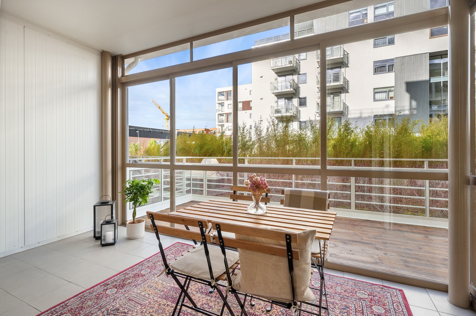 En innglasset terrasse kan brukes sommer som vinter. Galleribilde