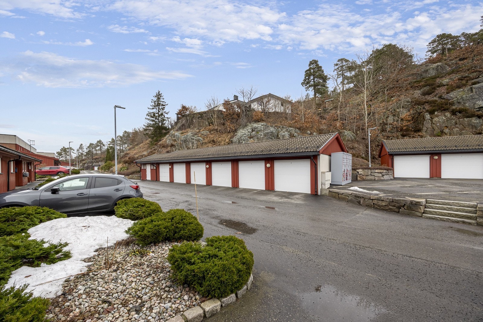 Garasjeplass i rekke. Galleribilde