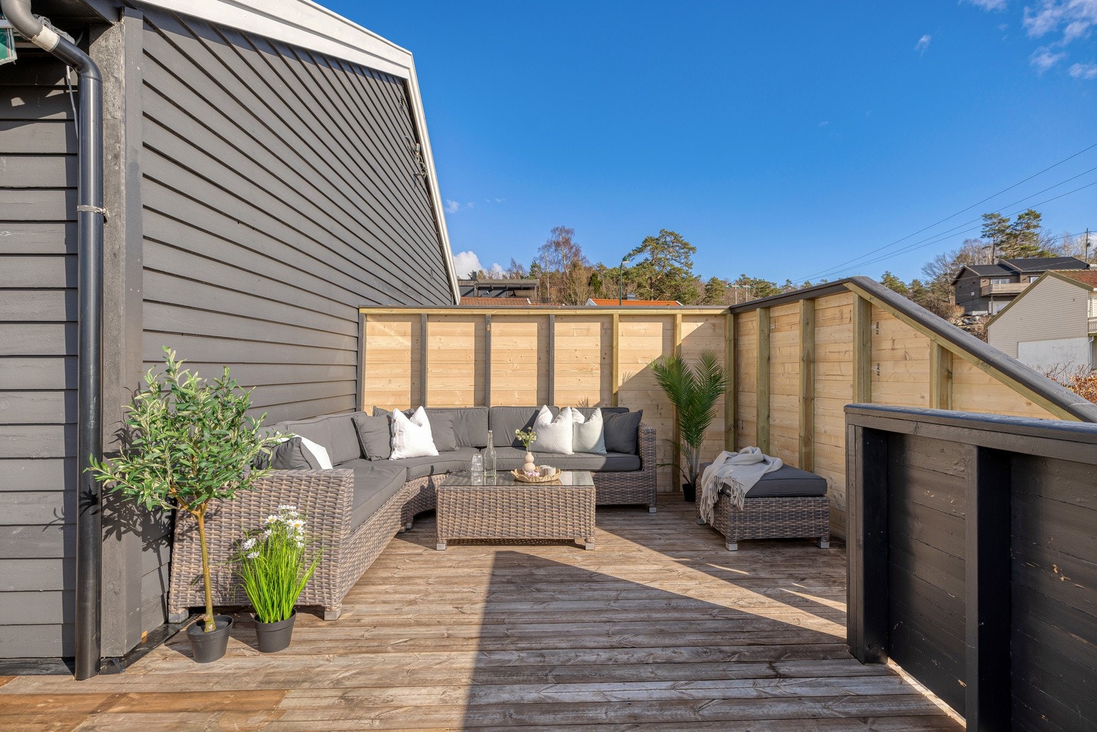 Terrassen er påbygd og har rikelig med sol Galleribilde