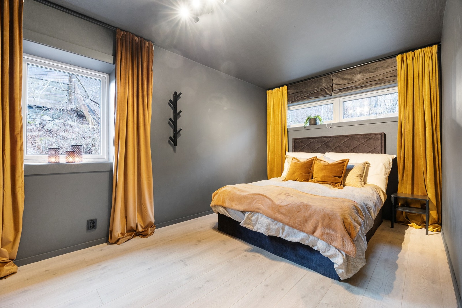 Hovedsoverommet er romslig med god plass til ønsket møblement Galleribilde