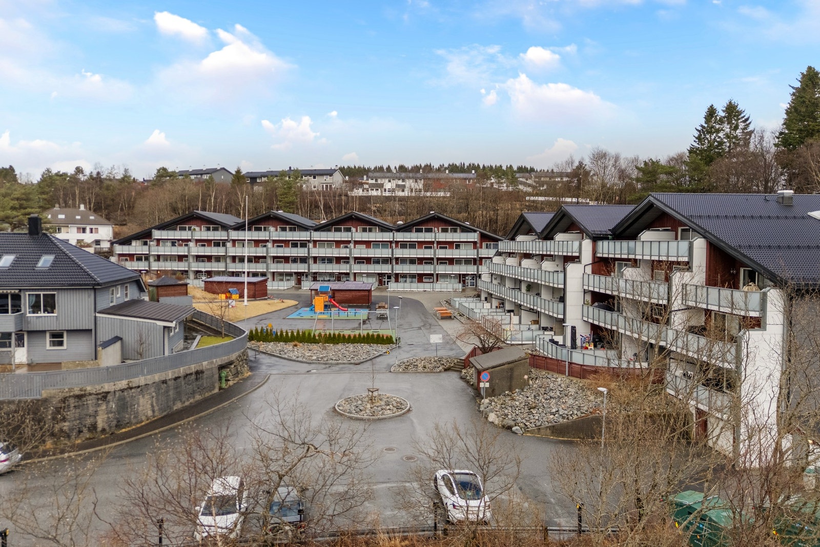 Uteområdet rundt i borettslaget er pent opparbeidet Galleribilde