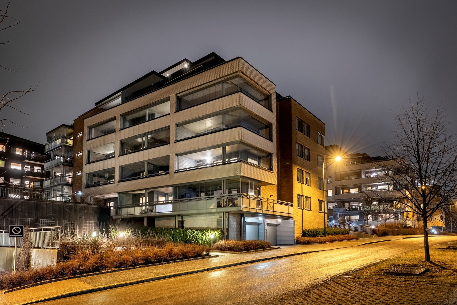 Her bor man i et sentralt og attraktivt boligområde med gangavstand til alt man trenger i hverdagen. Galleribilde