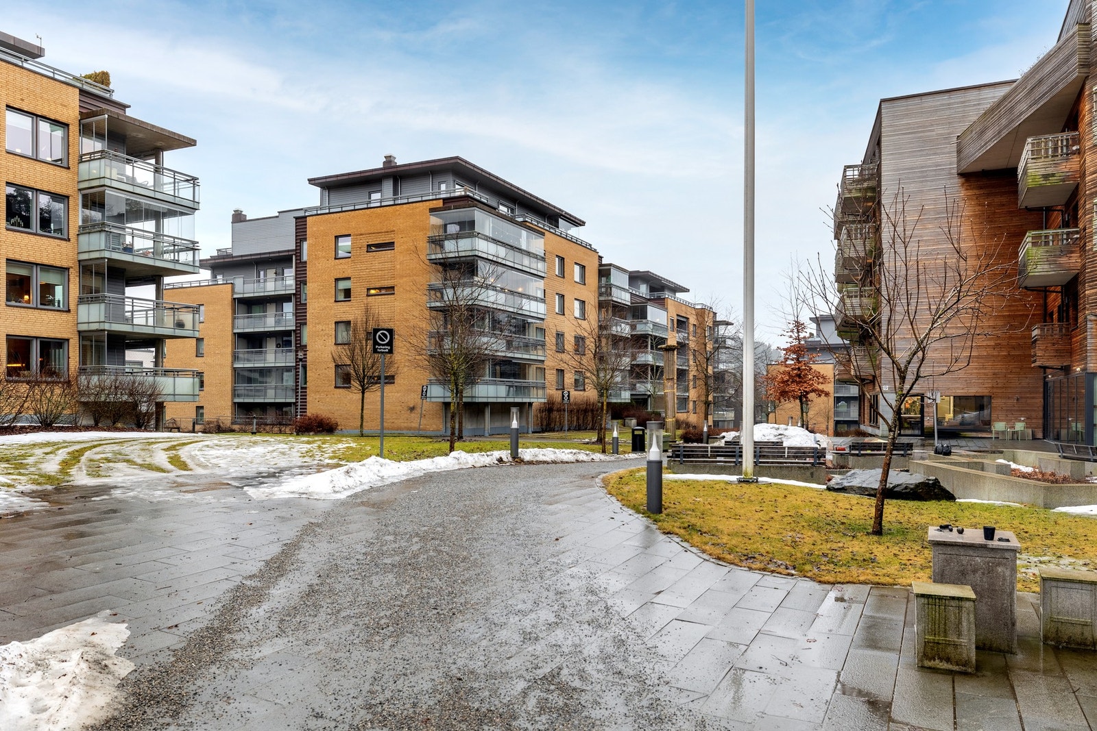 Leiligheten ligger i et sentralt og attraktivt boligområde på Kolbotn med kort vei til alt man trenger i hverdagen. Galleribilde