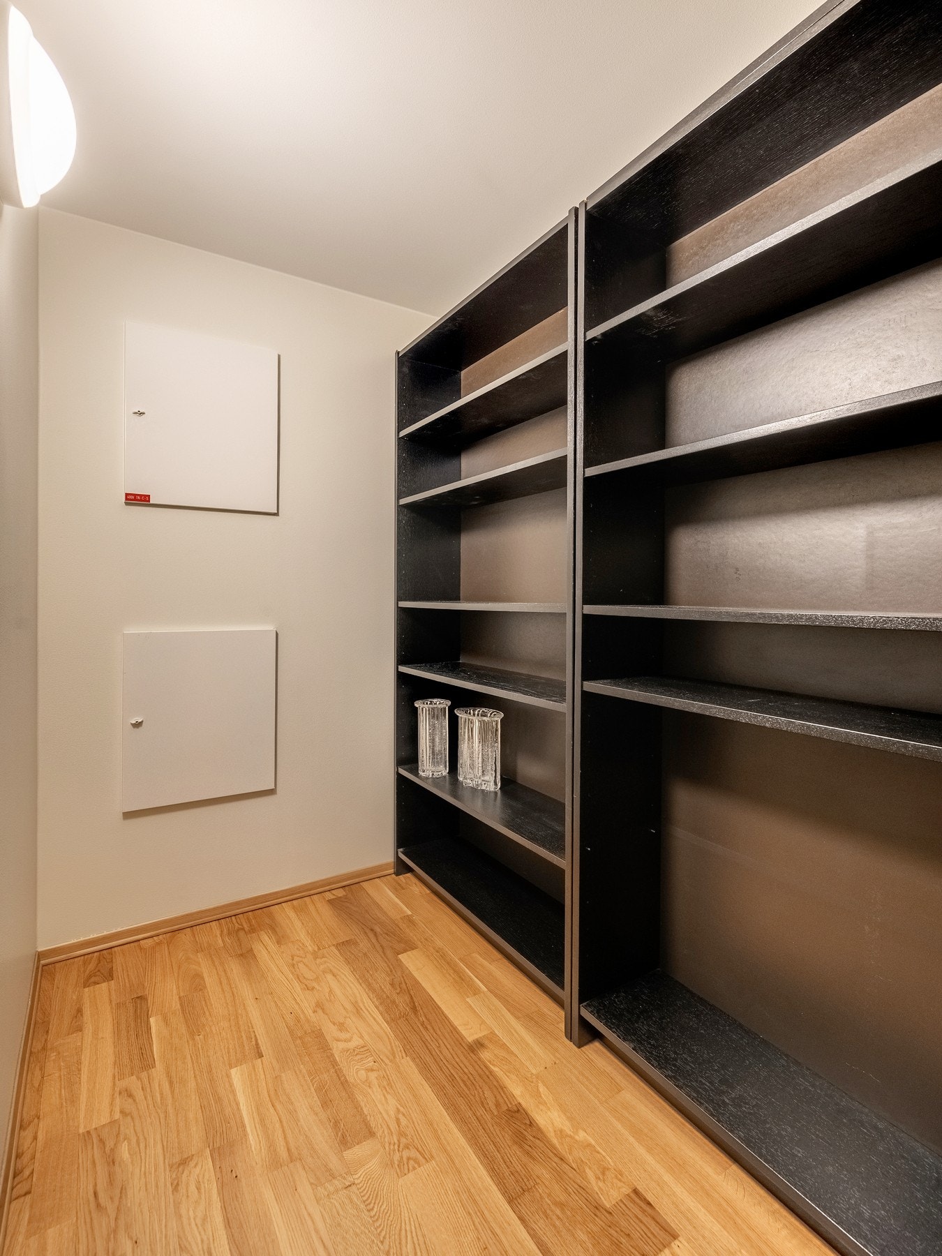 Det er gode lagringsmuligheter i en stor, innvendig bod. Galleribilde