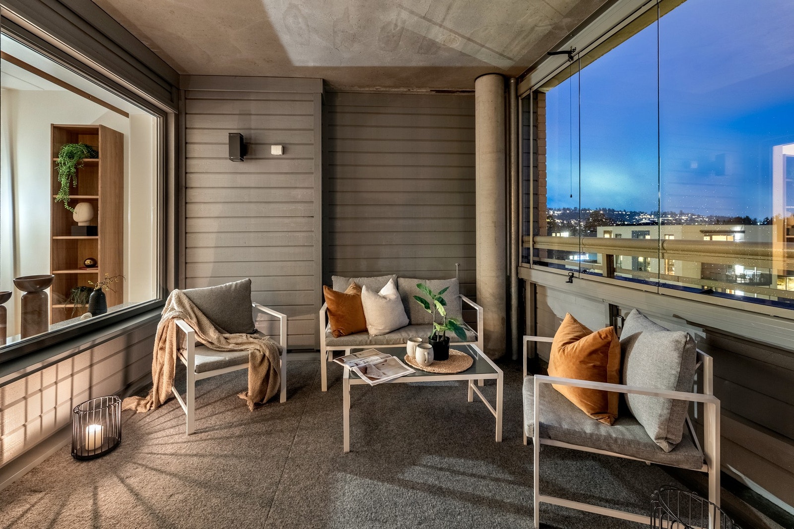 Dette er en pen og romslig 3-roms i fjerde etasje. Galleribilde