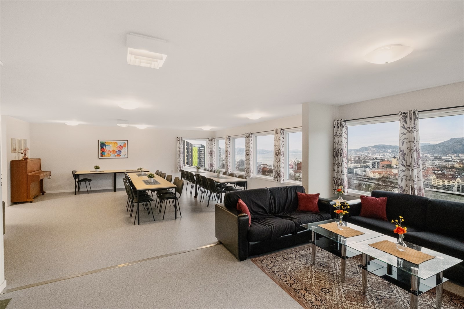 Tilgang til stort, felles forsamlingsrom og gigantisk takterrasse i etasjen over Galleribilde