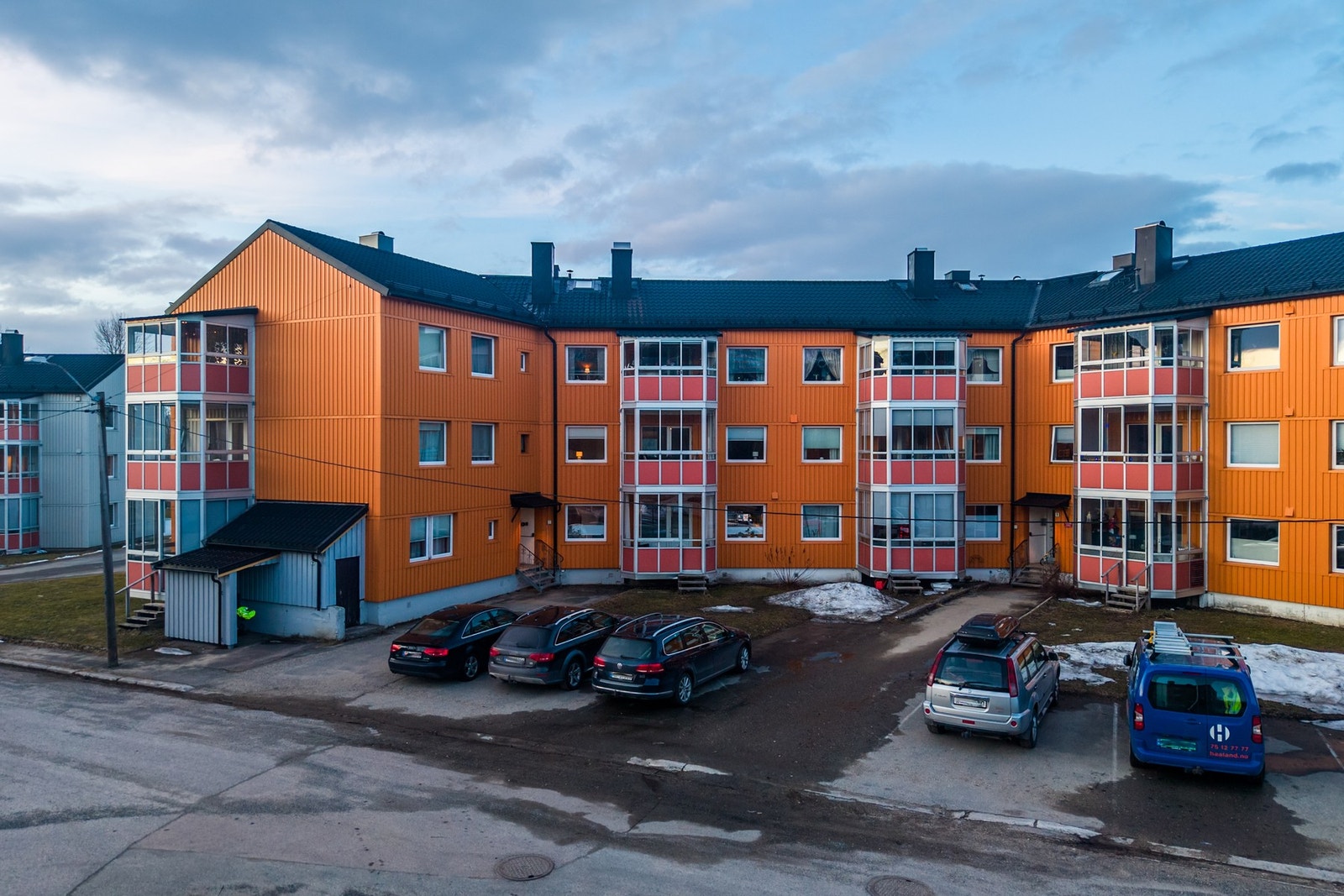 Veletablert borettslag med egen vaktmester, god parkering og mulighet for lading Galleribilde