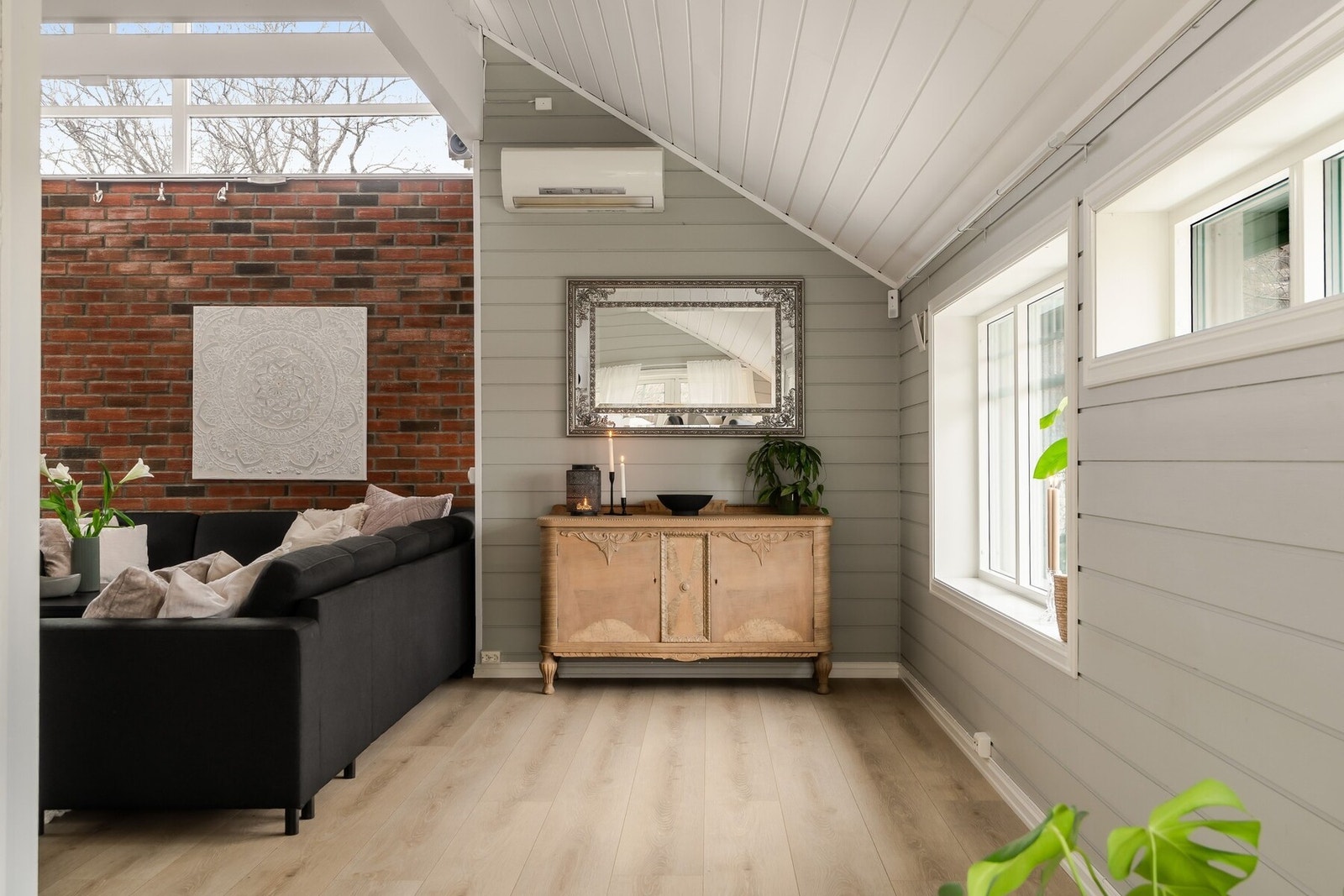 Mellomstuen tar deg nemlig med videre inn i peisestuen. Galleribilde