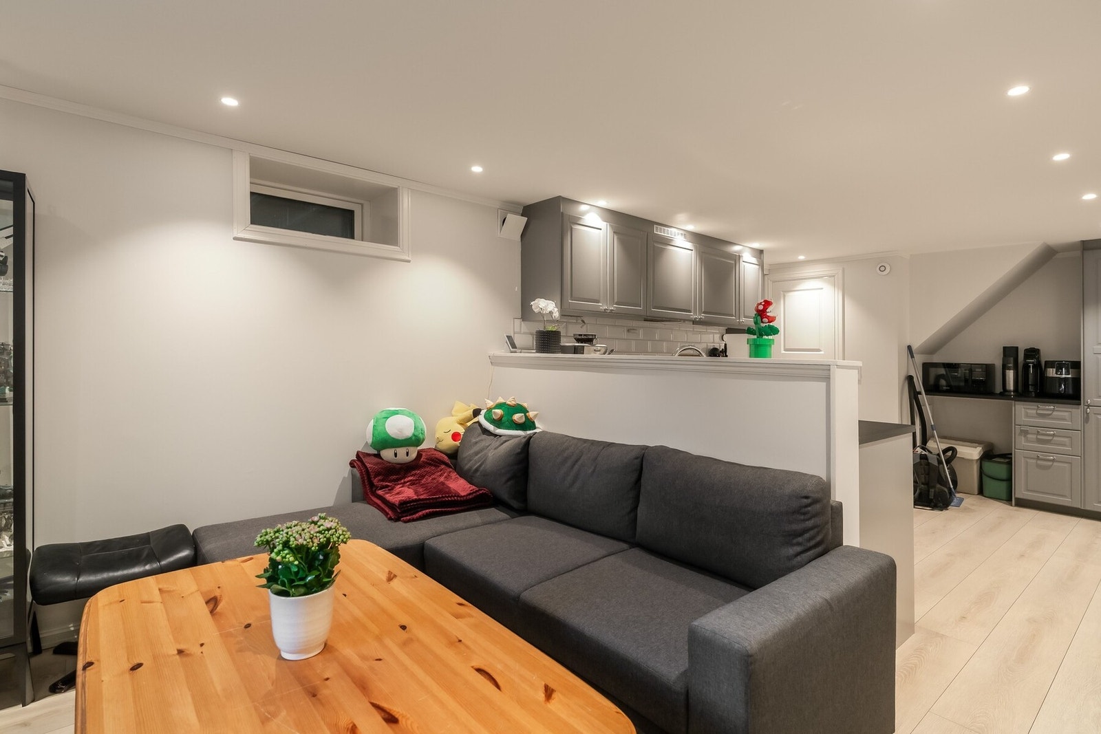 Stor og fin utleiedel, med 13 000,- i leieinttekter i mnd. Utleiedelen ble innredet i 2019 og er omsøkt og godkjent av kommunen. Galleribilde