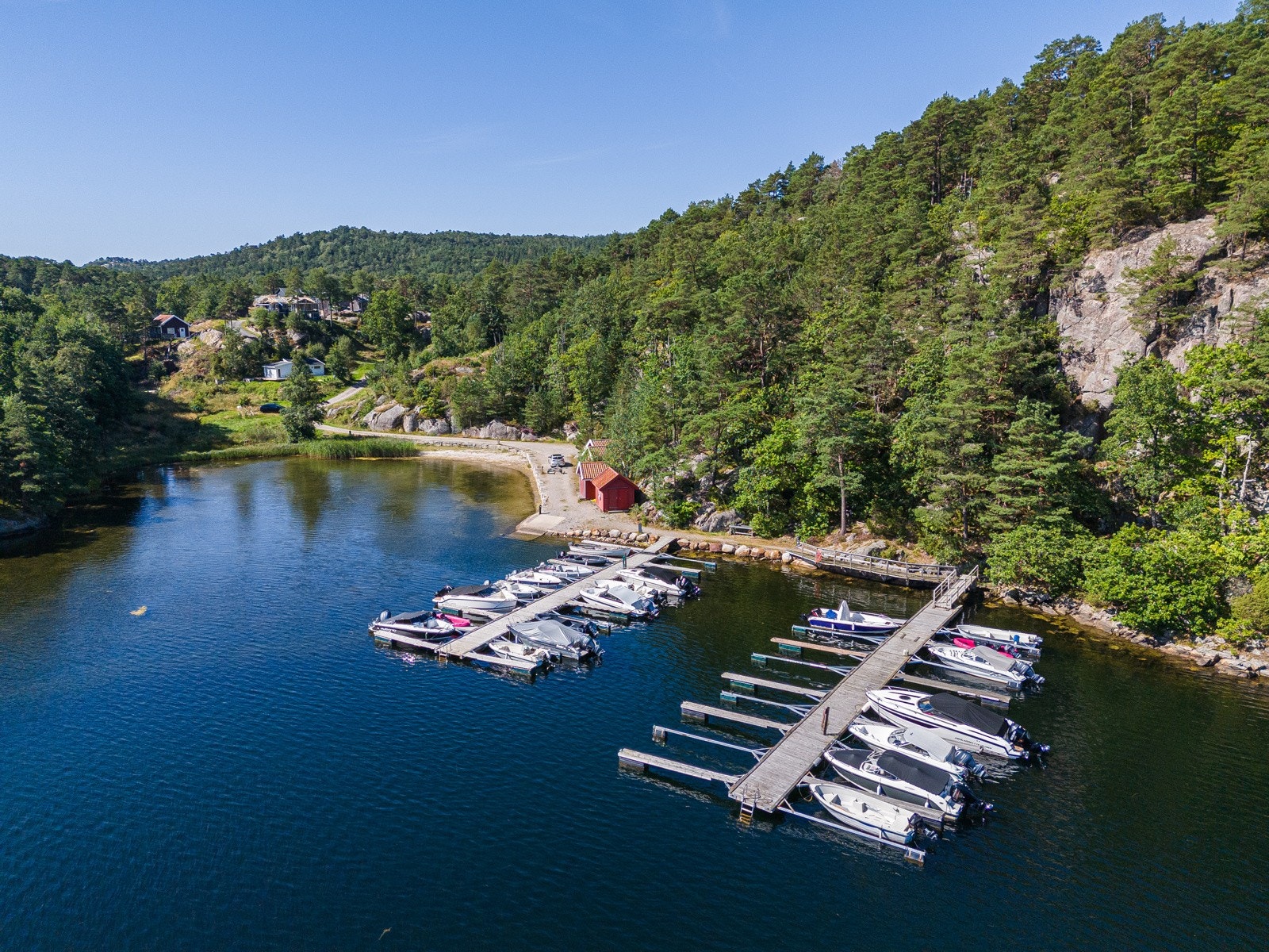 Hytta har båt plass - Merket med nr. 46 Galleribilde