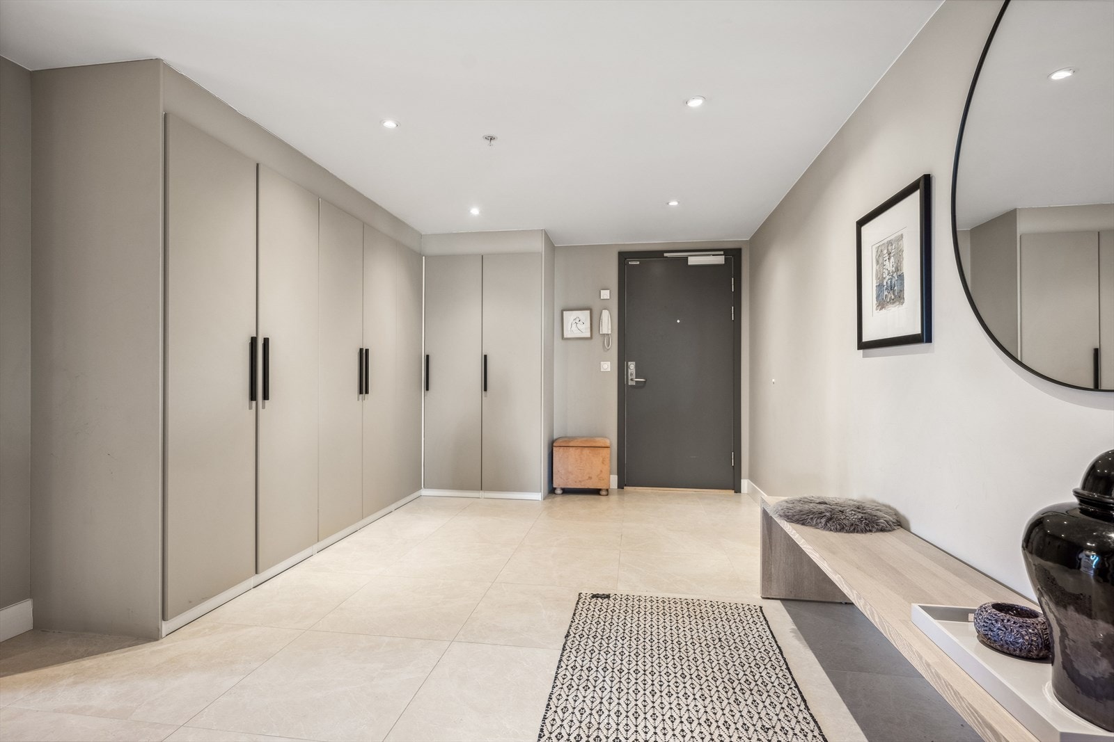 Fra soveromsavdelingen kommer man ut i entreen igjen Galleribilde