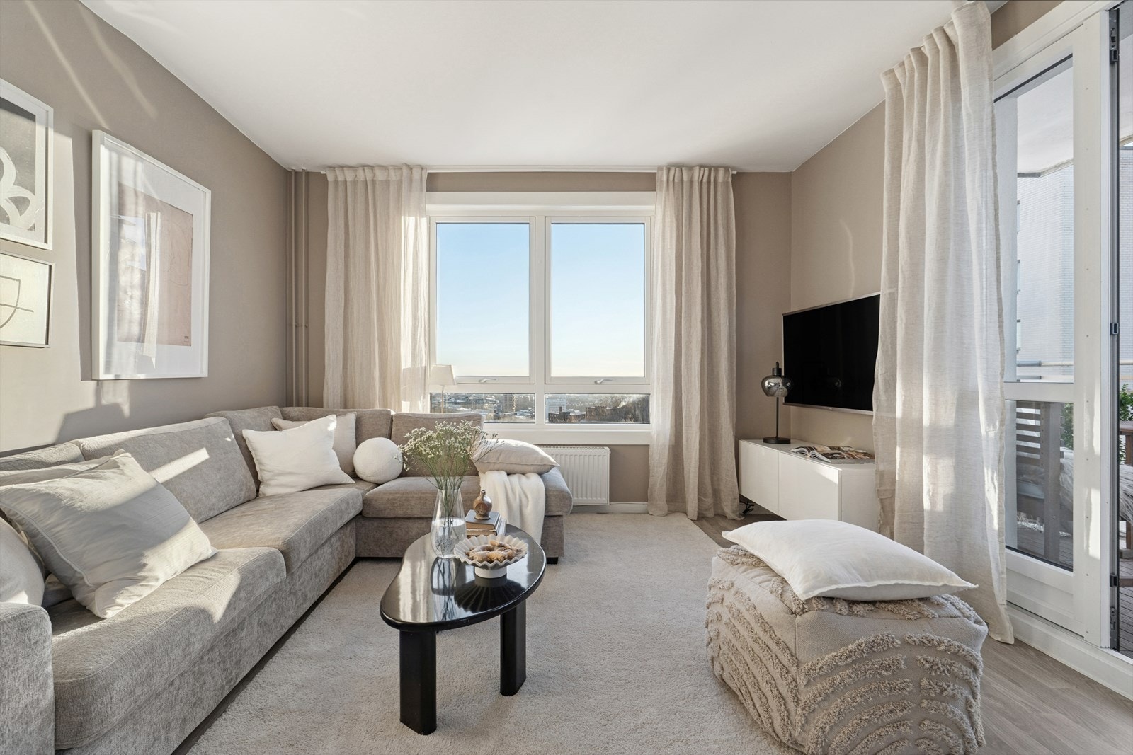 Veggene ble malt i 2022 og det ble satt inn nye vinduer i 2023. Galleribilde