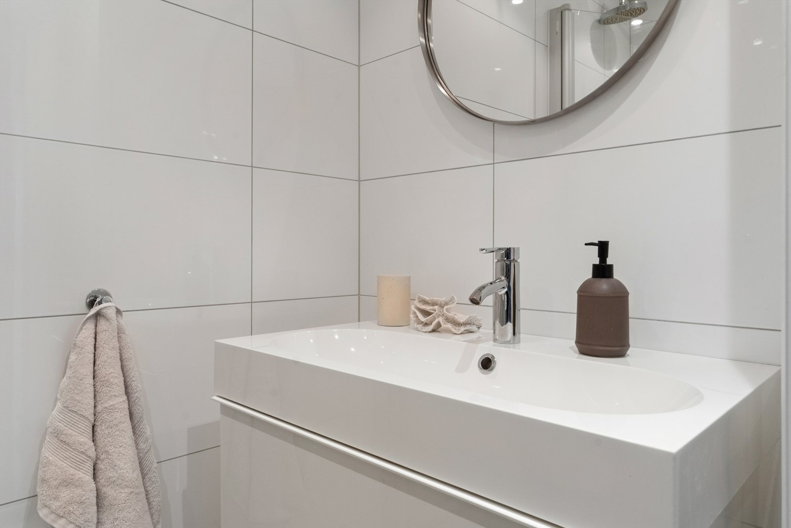 På baderommet er det også elektriske varmekabler, samt opplegg for vaskemaskin. Galleribilde