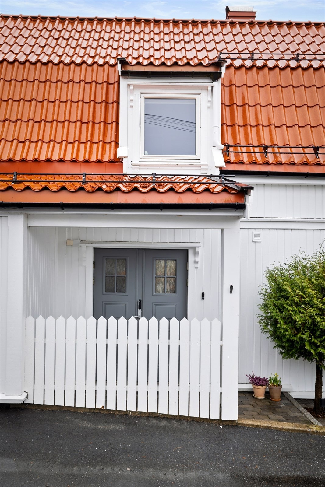 Et hyggelig og overbygget inngangsparti. Galleribilde