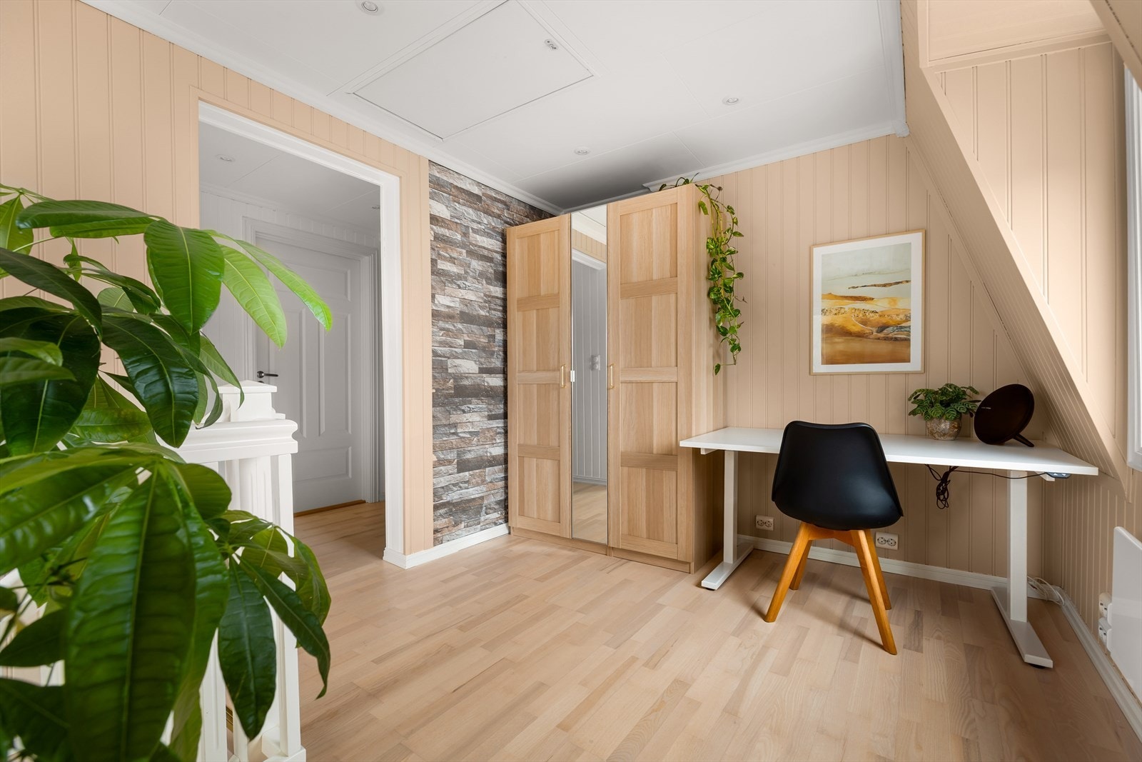 Her er det plass til en liten sittegruppe eller en kontorløsning. Galleribilde