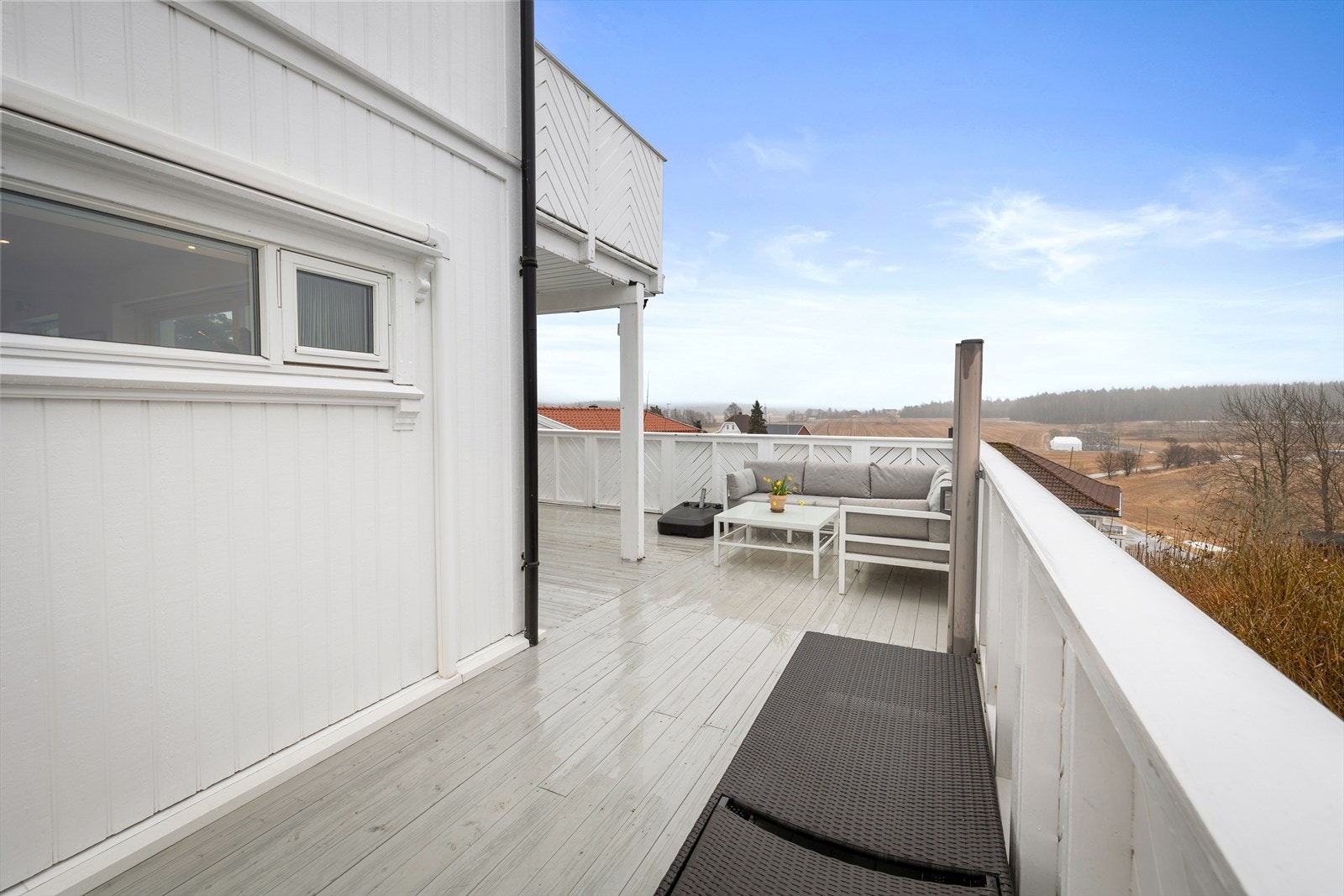 Her kan man enkelt innrede med både sofagruppe og solsenger. Galleribilde