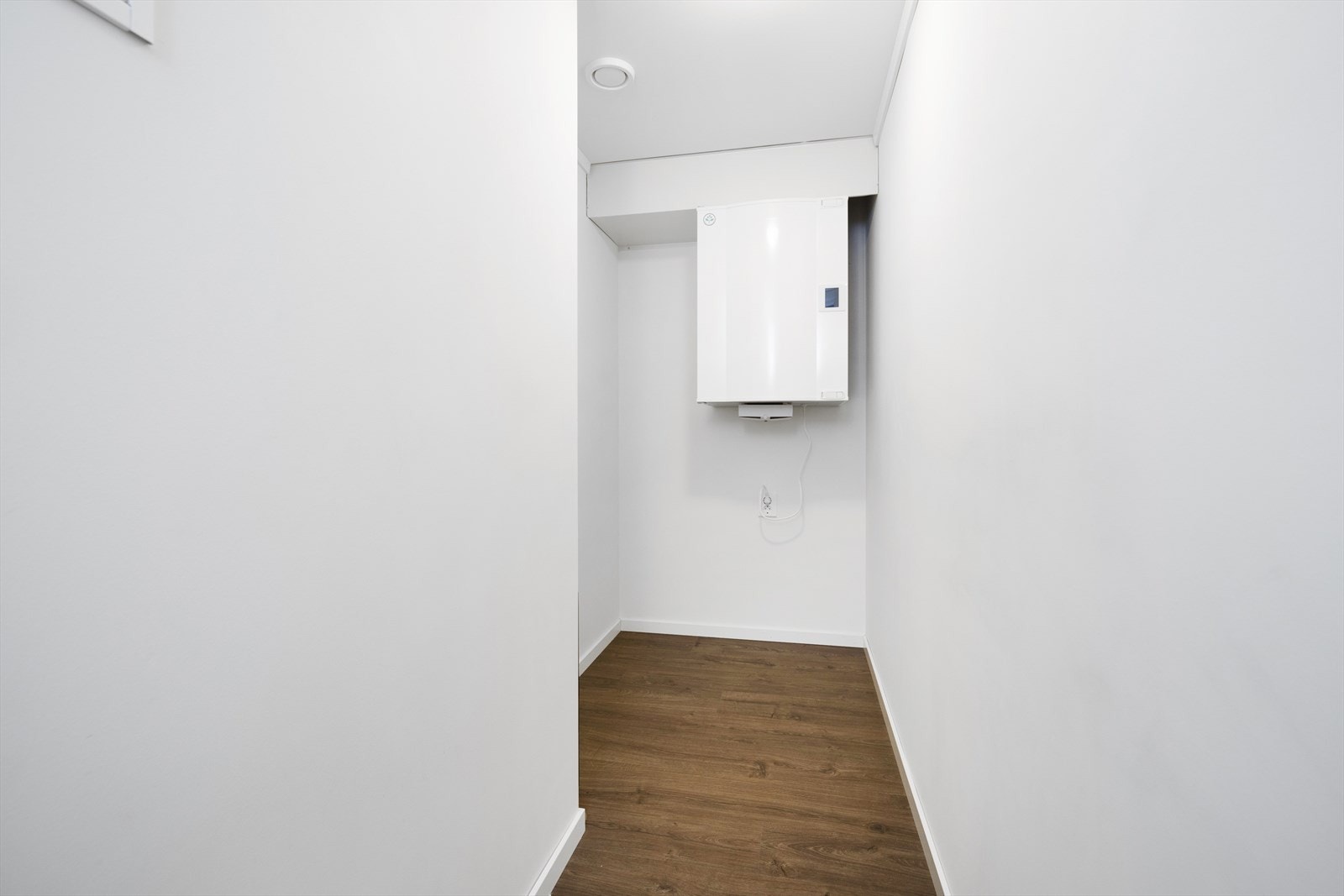 Innvendig bod som gir ekstra lagringsplass. Her er også aggregatet for balansert ventilasjon plassert. Galleribilde