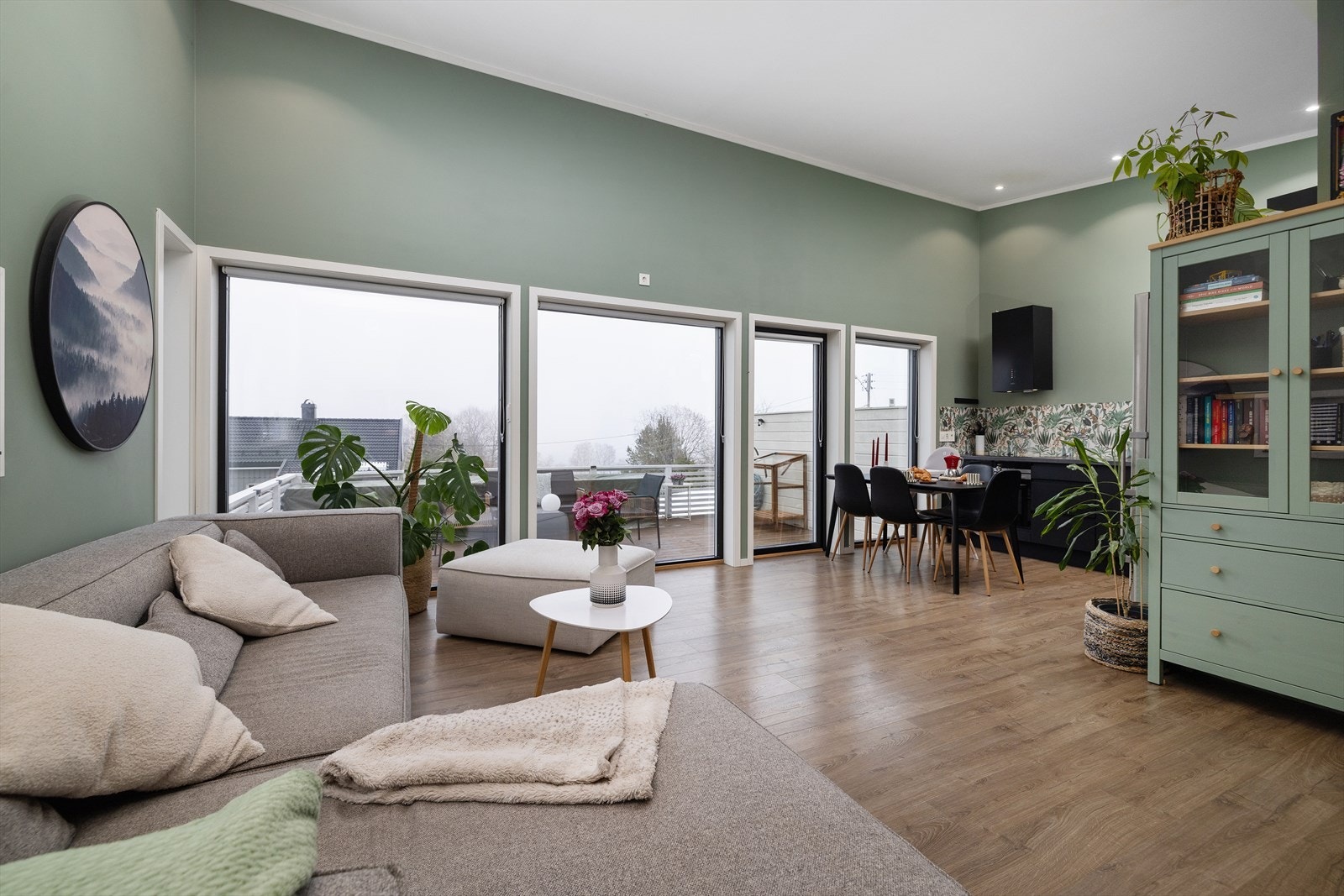 Fra stuen er det utgang til en terrasse på cirka 20 m². Galleribilde