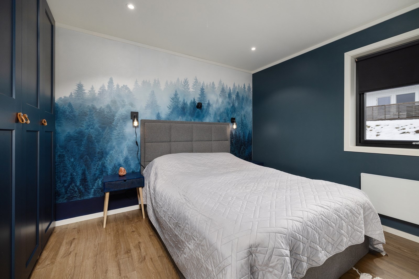 Rommet har en rolig og behagelig atmosfære, perfekt for en god natts søvn. Galleribilde