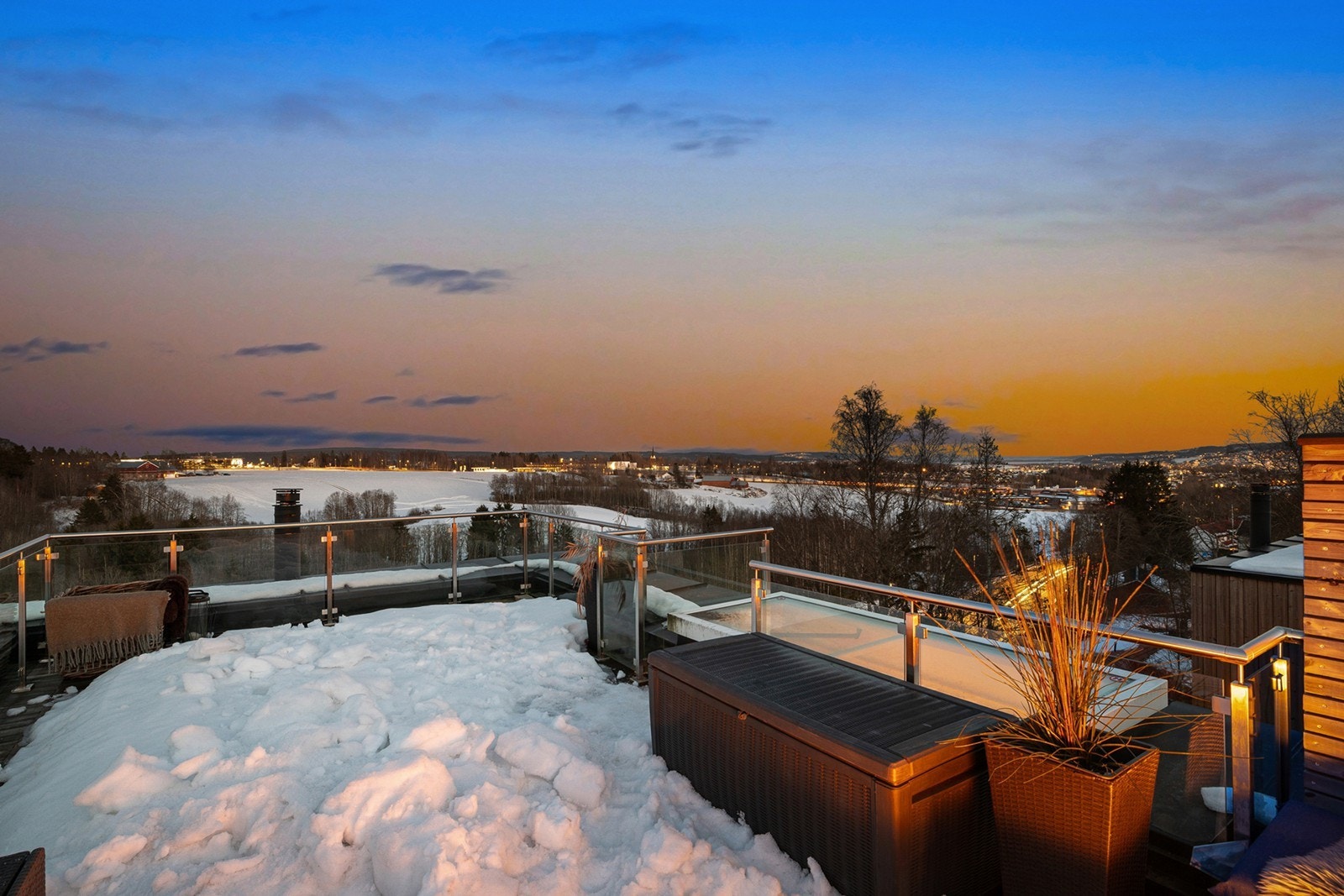 Området ligger høyt og fritt, noe som gir gode solforhold og en luftig følelse rundt bebyggelsen. Galleribilde