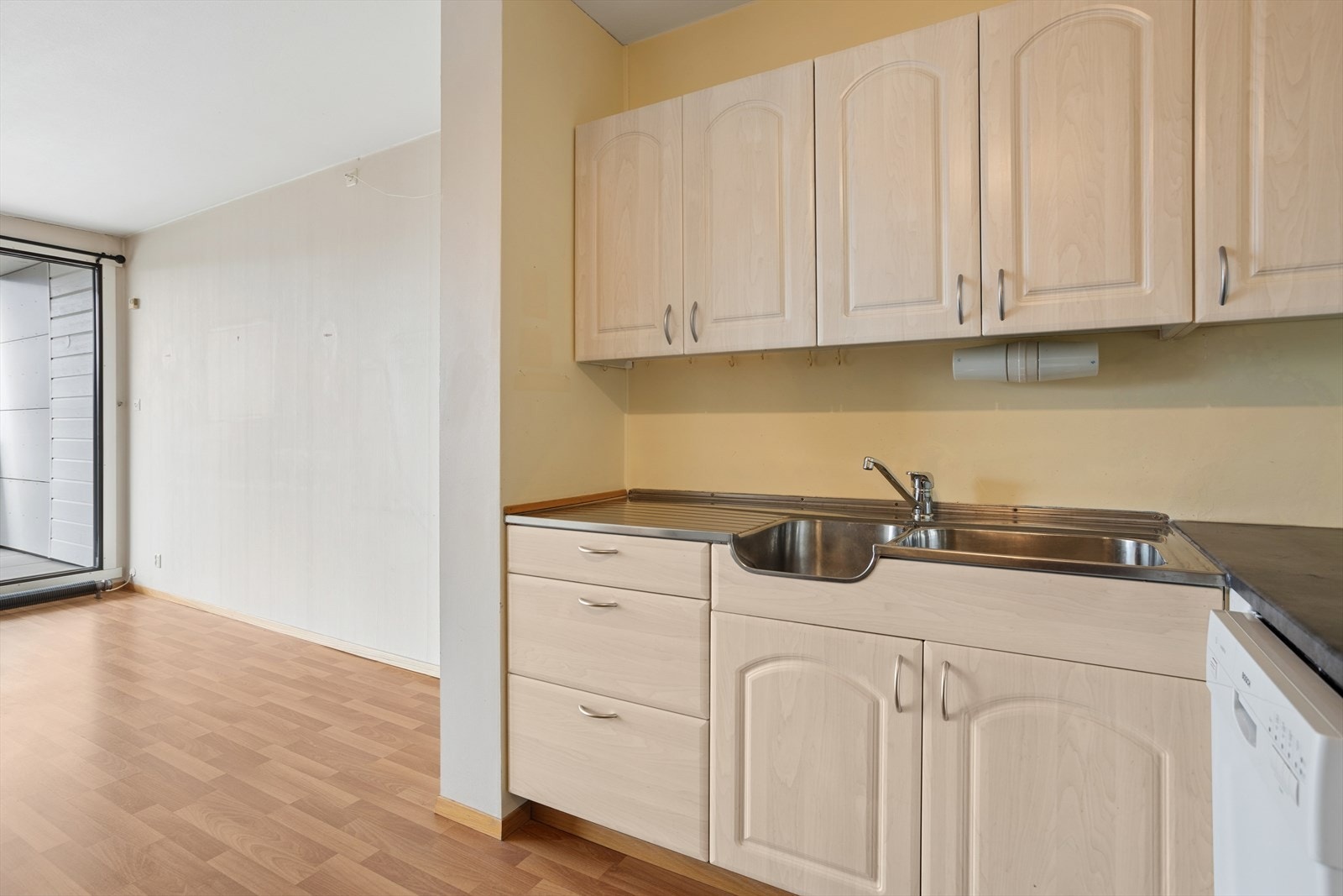 Delvis åpen løsning mot stuen. Galleribilde