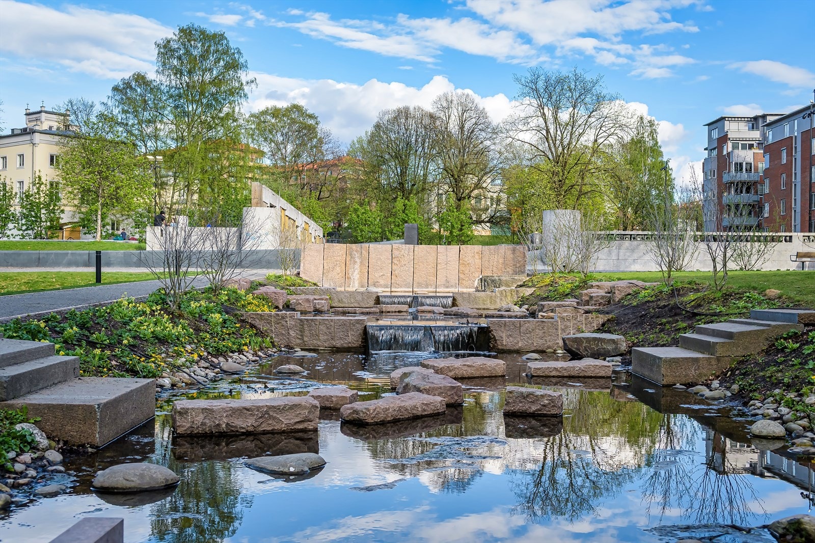 Nærområdet - Rett i nærheten ligger Klosterenga park, en opplevelsespark med kunst, vann og flotte grøntområder Galleribilde