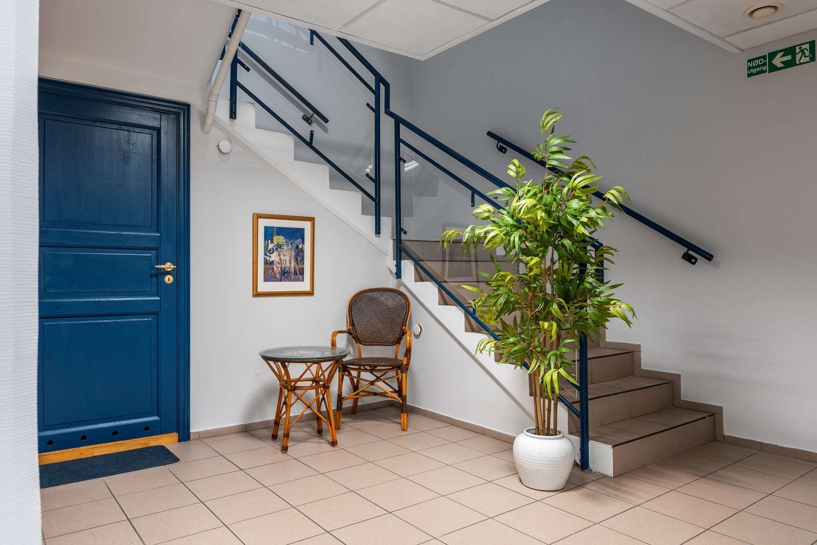 Leiligheten ligger i 1. etasje, og har adkomst via trapp Galleribilde