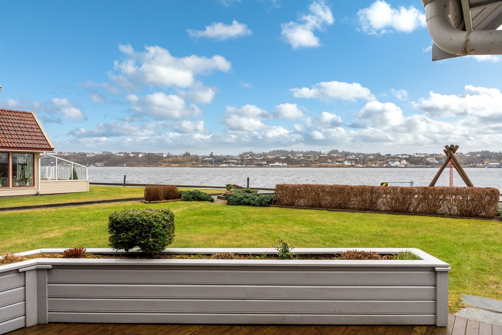 Terrassen har direkte adkomst til et hyggelig felles hage- og uteområde Galleribilde