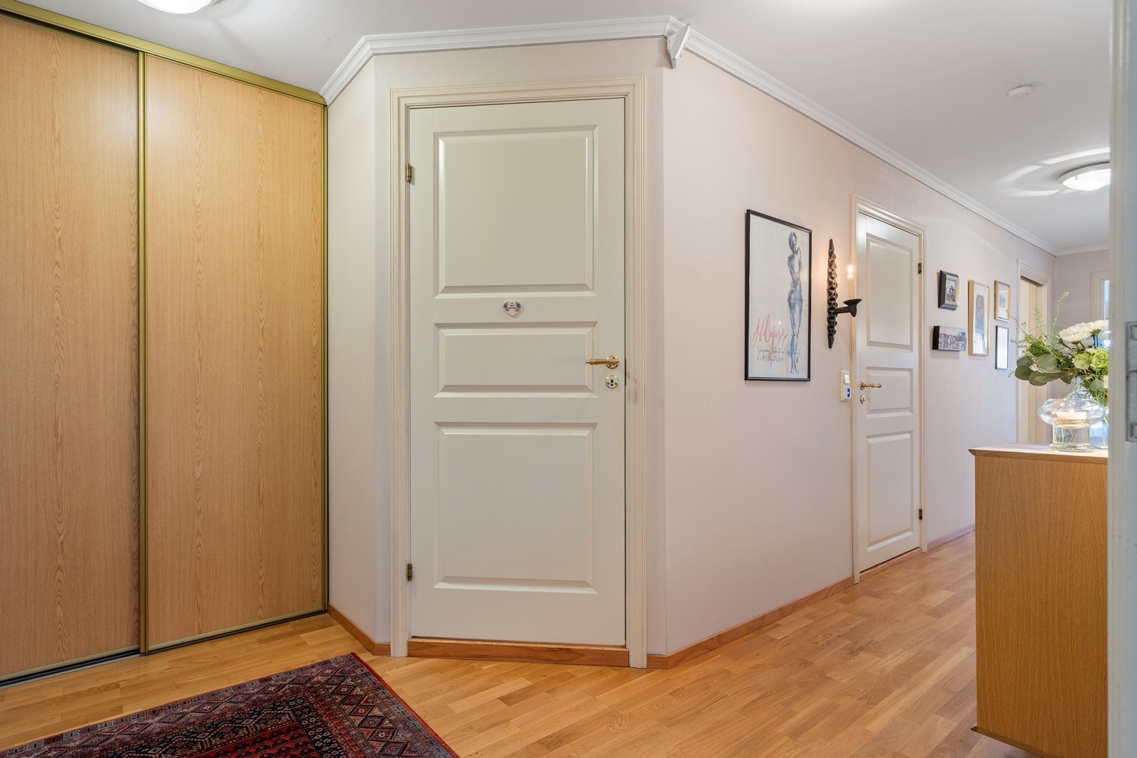 Entré/gang med skyvedørsgarderobe Galleribilde