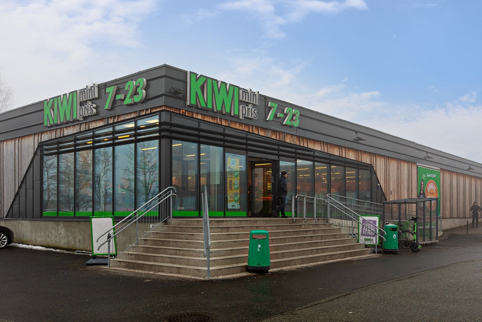 2 min gange til både butikker og tog. Galleribilde