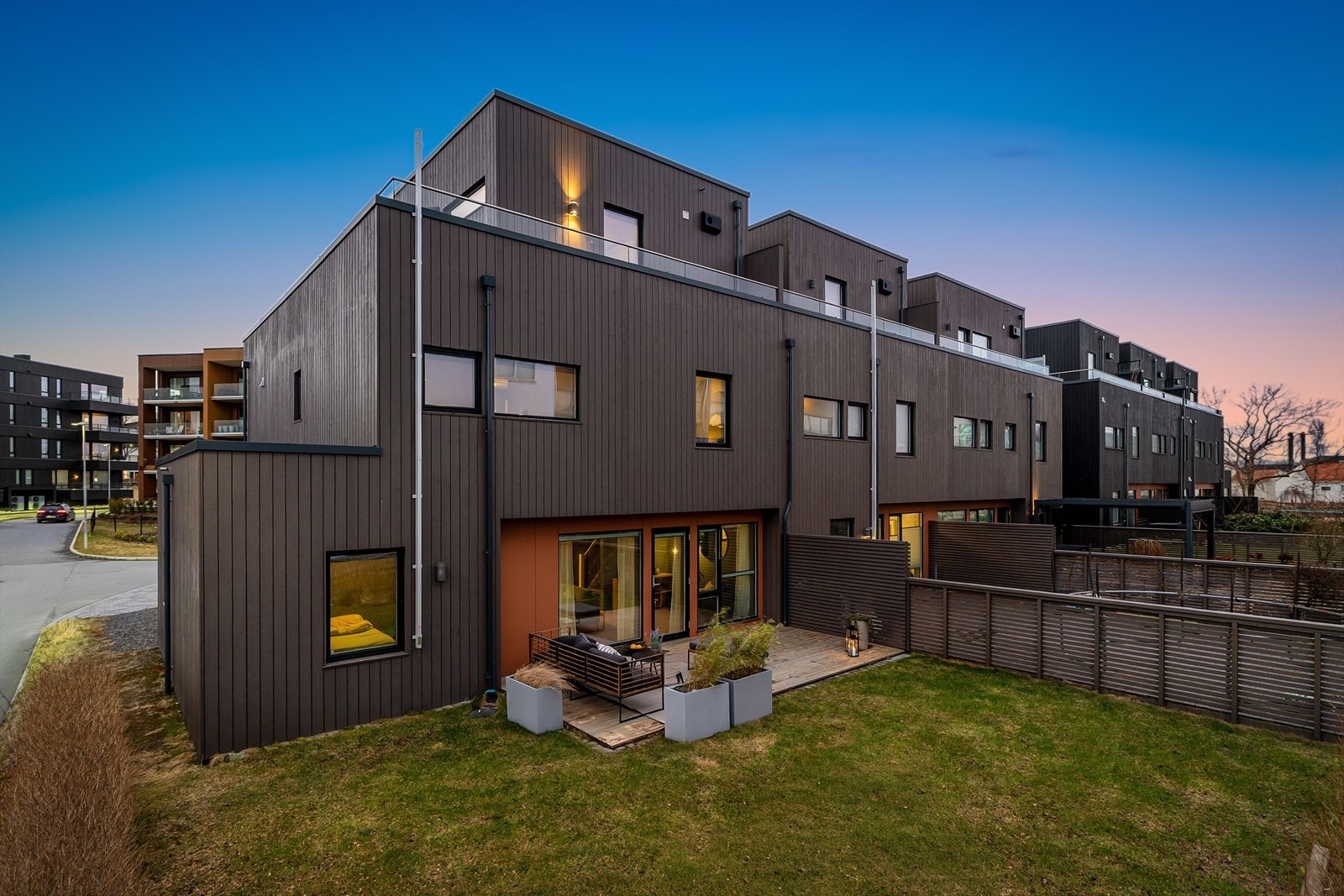 Enderekkehus med to terrasser i tillegg til en romslig takterrasse Galleribilde