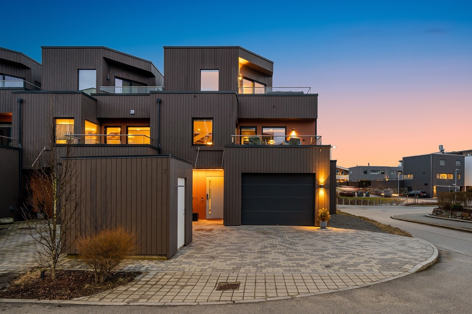 Garasje med direkte adkomst til boligen, slik at du kan gå tørrskodd inn i boligen. Galleribilde