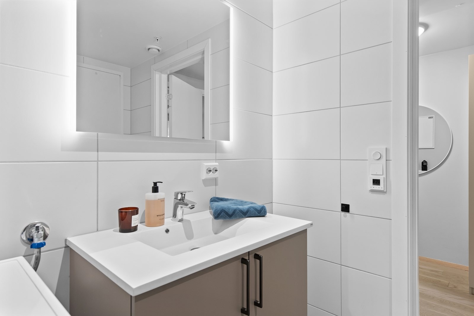 Baderomsinnredning fra HTH Galleribilde