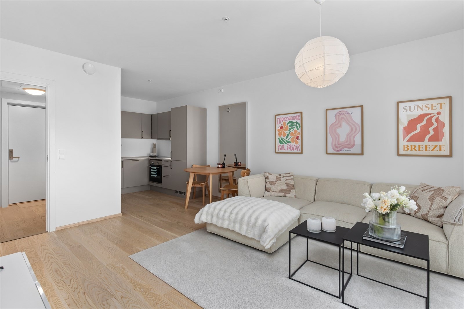 Leiligheten oppvarmes via fjernvarme, som er inkl. i felleskostnadene Galleribilde