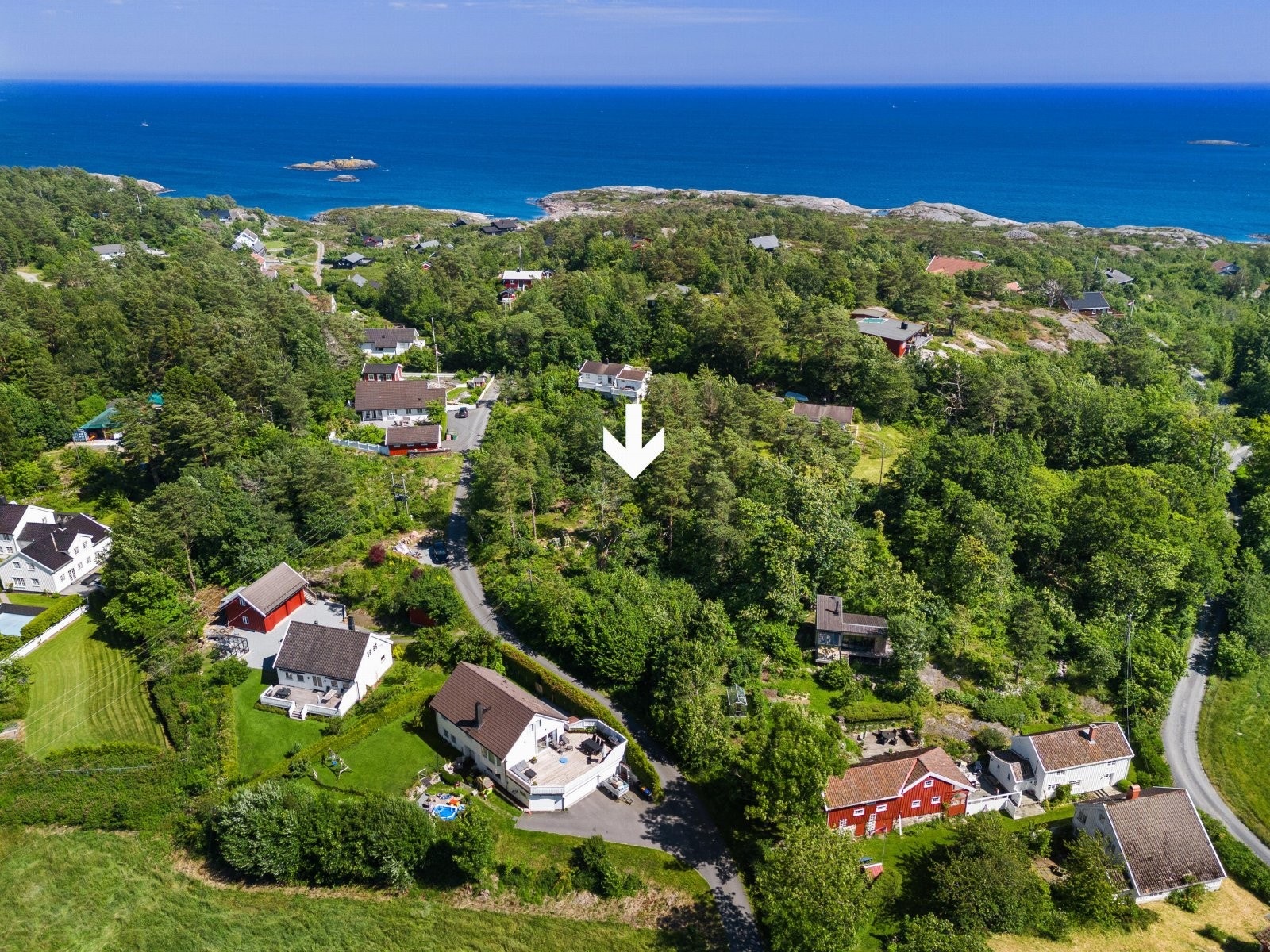 Ubebygd tomt med solrik beliggenhet Galleribilde