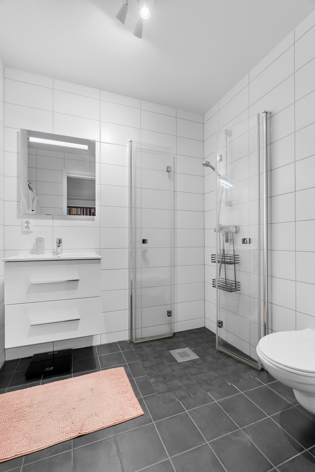 Bad 2 / vaskerom Galleribilde