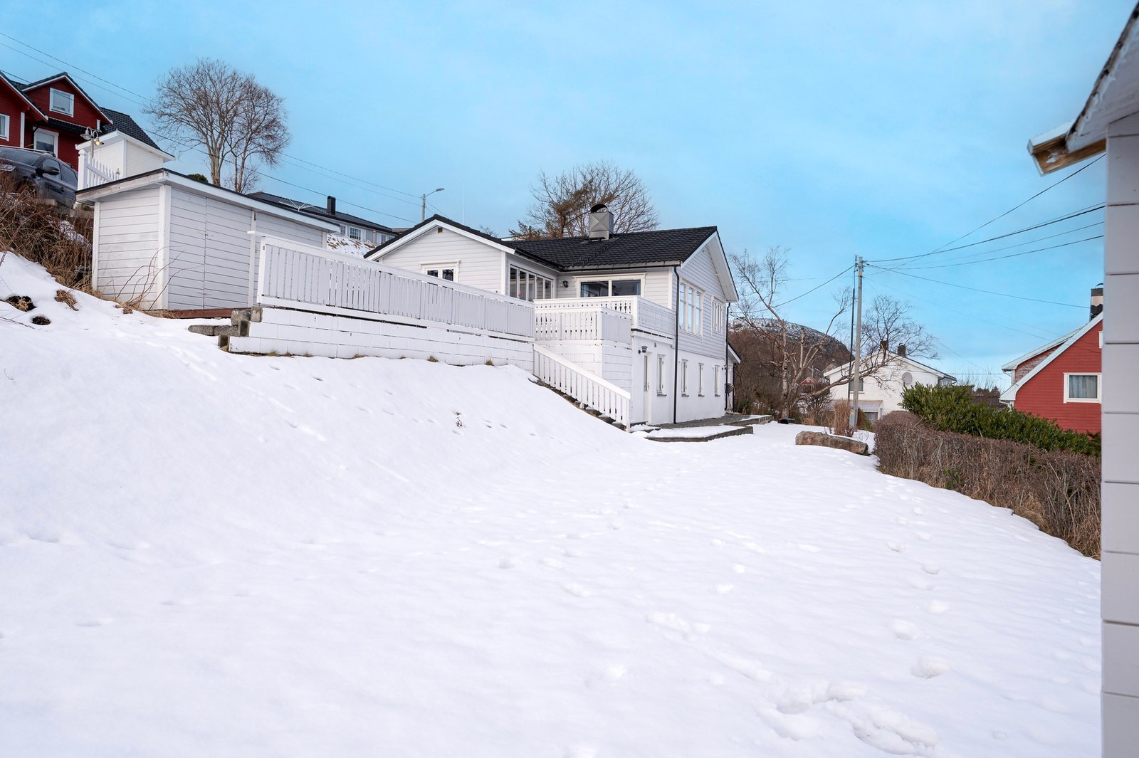 God plass rundt boligen. Galleribilde