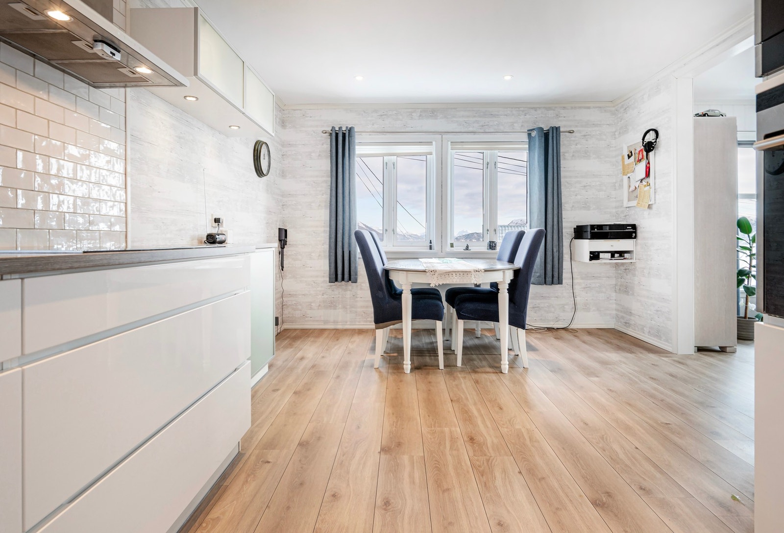 Det er også god plass til spisebord på kjøkken. Galleribilde