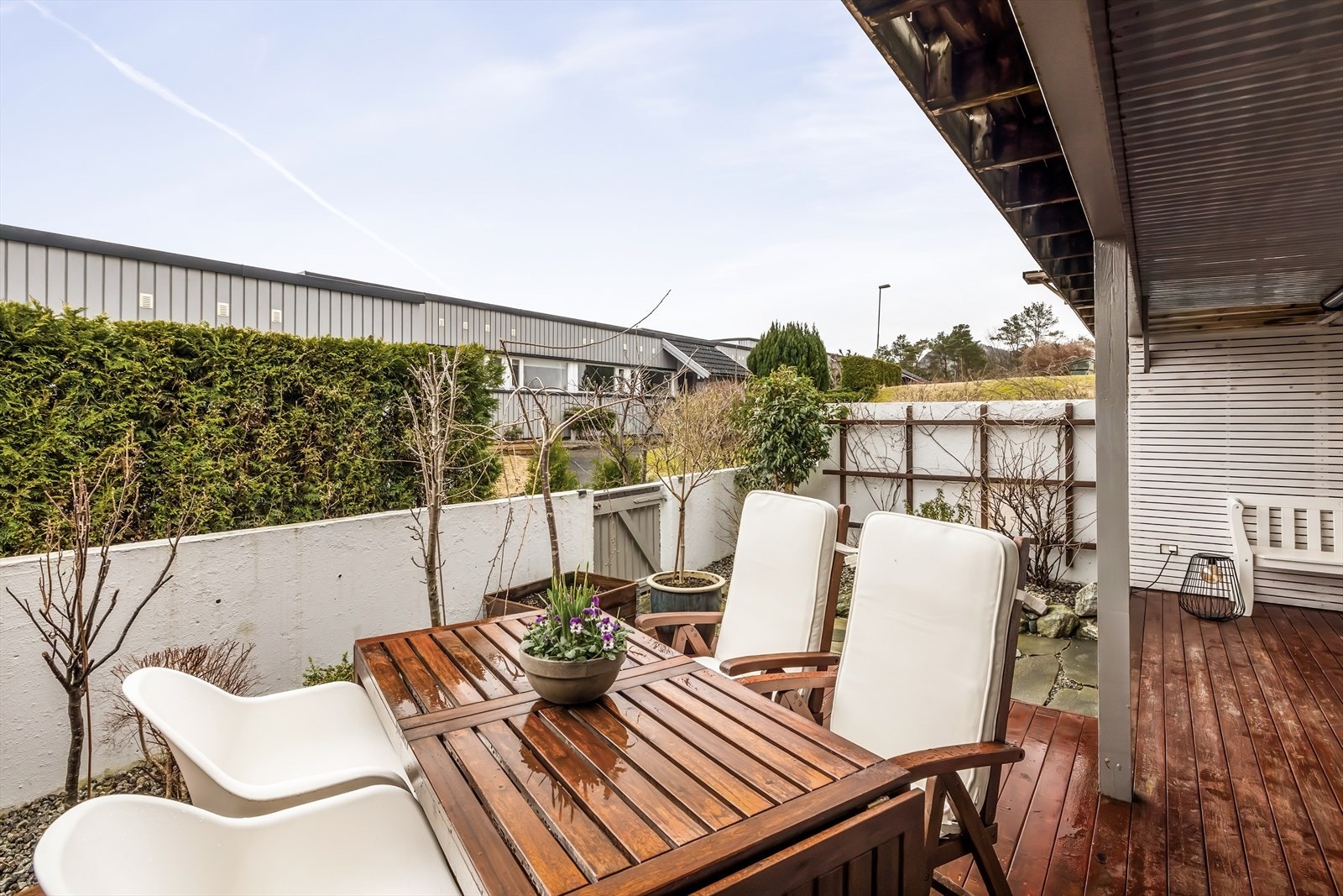 - Det vestvendte uteområdet byr på lange soldager om sommeren - Galleribilde