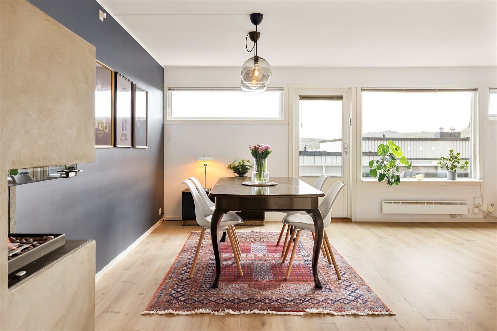 - Fra stuen er det direkte adkomst til en herlig, vestvendt balkong - Galleribilde