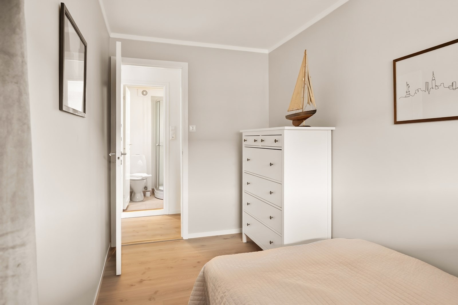 - Passer perfekt som barne- eller gjesterom - Galleribilde