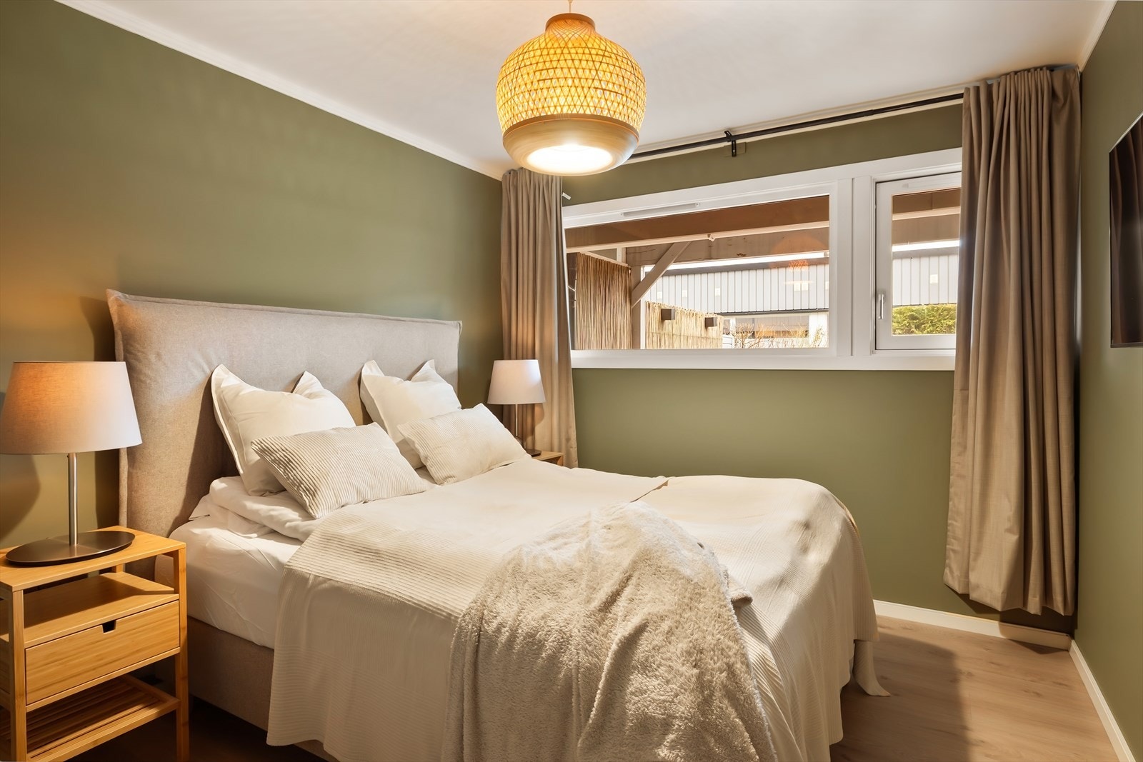 - Romslig soverom på 9,8m² - Galleribilde