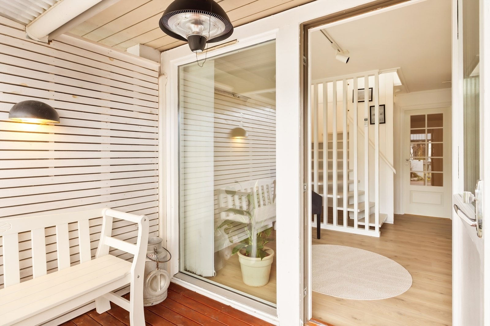 - Fra kjelleretasjen har man direkte adkomst til et flott uteareal - Galleribilde