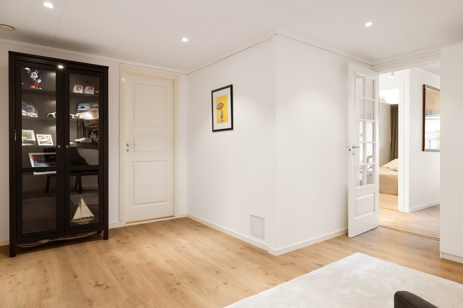 - Innenfor kjellerstuen er det rikelig med lagringsmuligheter i bod på 8m² - Galleribilde